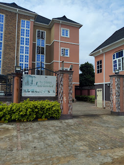De Royal Legacy Hotel and Suites