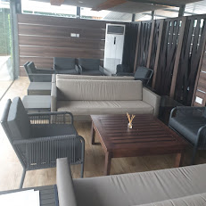 1402 salon & boutique