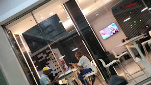 Royalty shopping mall