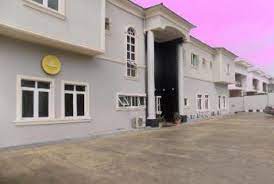 Moongate Hotel & Suites