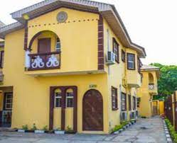 House 19 Hotel and Bar