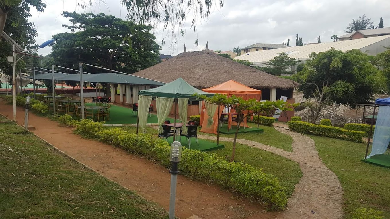 Emerald Park, Bush Bar