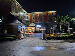 Grand Pela Hotel &amp; Suites