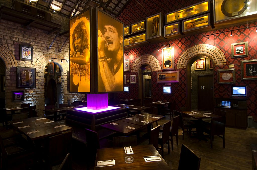 Hard rock cafe