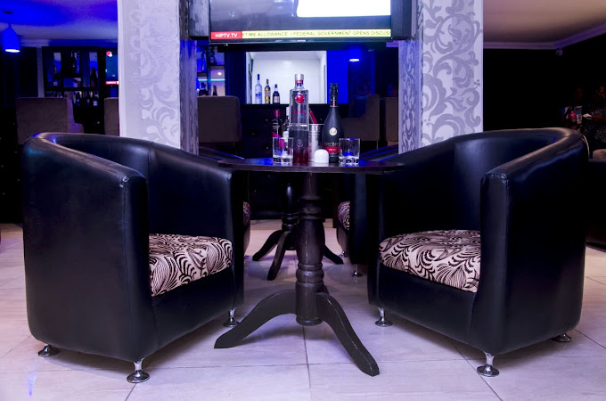 Caspers Lounge and Bar