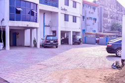 Lakeshore Hotel &amp; Suites Ltd